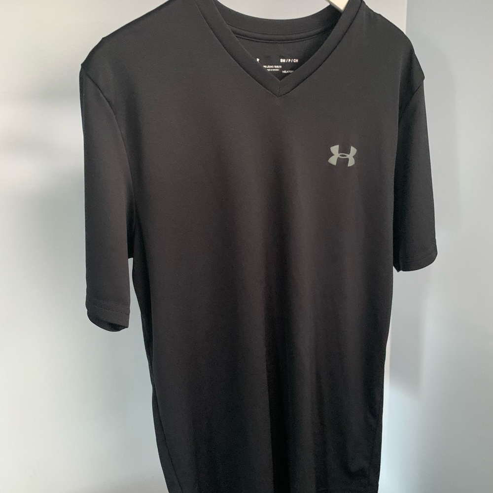 Underarmour mens black top